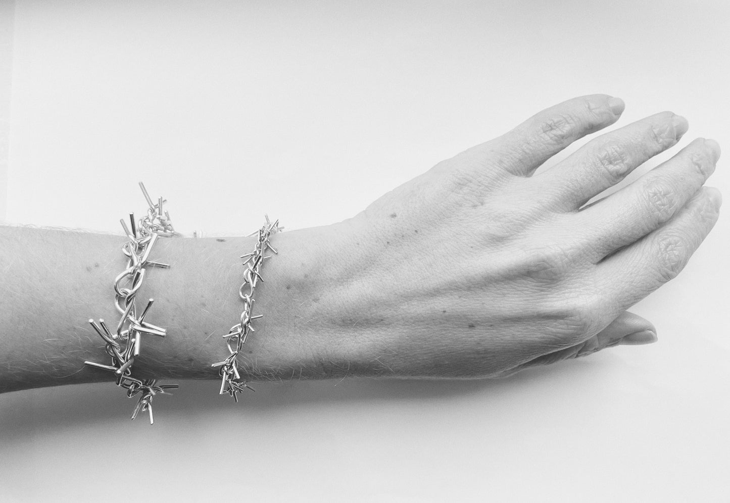 Pin bracelet light